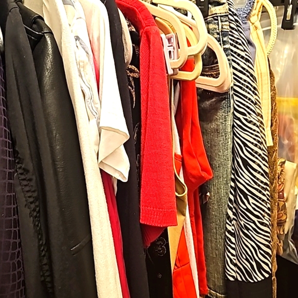 5lbs MYSTERY BOX  ITEMS FOR **ReSale** - Picture 1 of 8